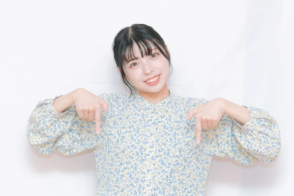 メリットを伝える女性