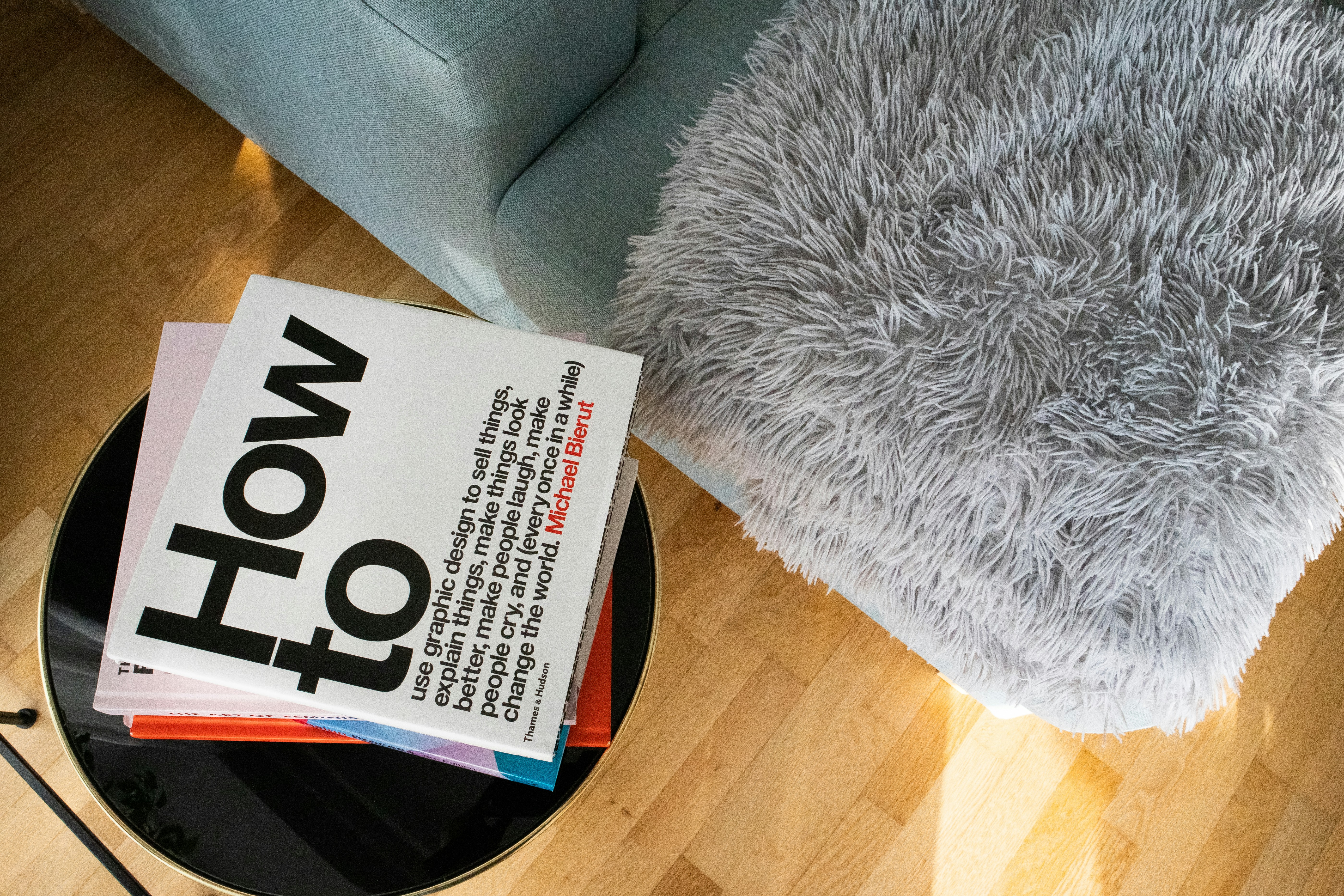 机に「How to」の本