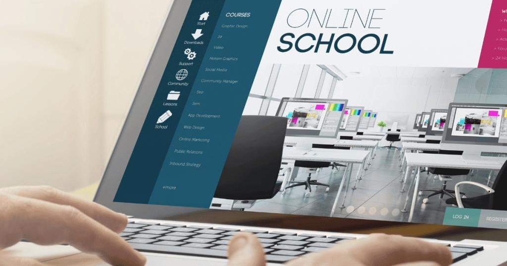 ONLINE SCHOOLと書かれている画像が写っているパソコンを操作する手