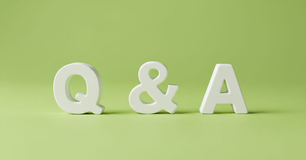 Q&Aの立体的な文字がが並ぶビジュアル